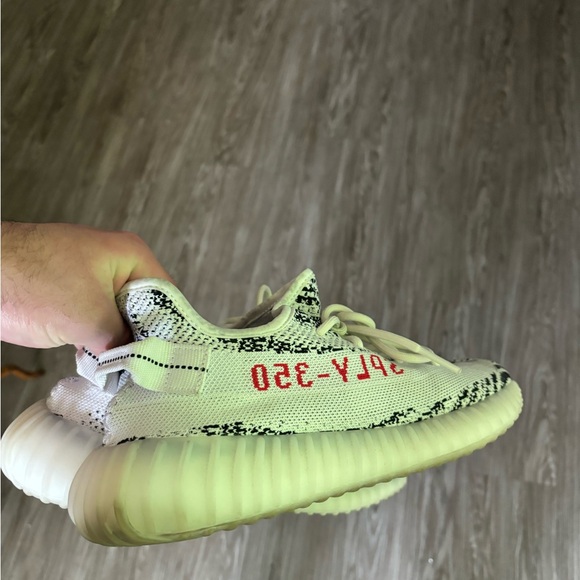 Yeezys size 10 real - Picture 1 of 3